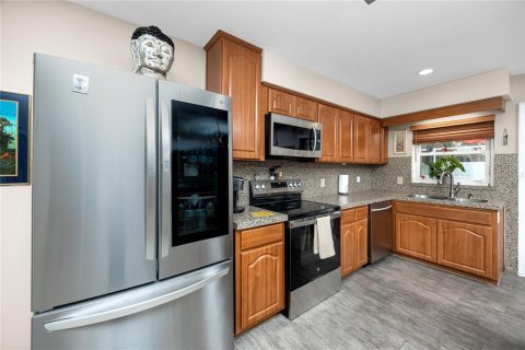 House in Tampa, Florida 3 bedrooms, 169.36 sq.m. № 1837448 - photo 11