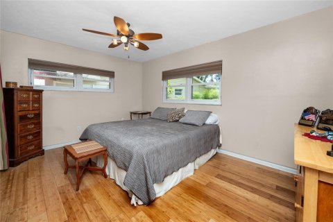 House in Tampa, Florida 3 bedrooms, 169.36 sq.m. № 1837448 - photo 18