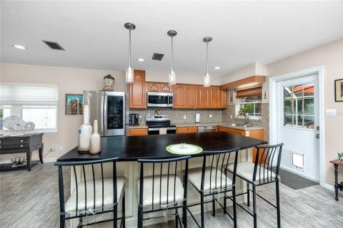 House in Tampa, Florida 3 bedrooms, 169.36 sq.m. № 1837448 - photo 9