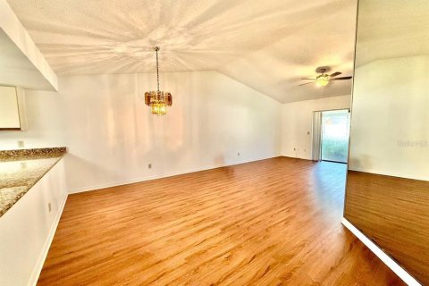 Casa en alquiler en Tampa, Florida, 2 dormitorios, 108.32 m2 № 1874066 - foto 8