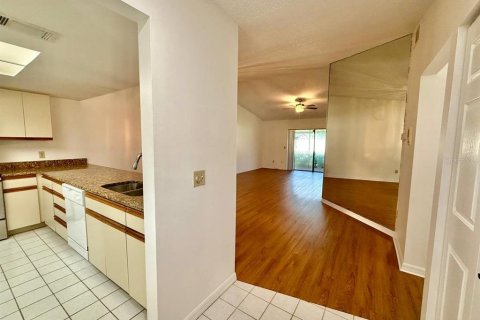 Villa ou maison à louer à Tampa, Floride: 2 chambres, 108.32 m2 № 1874066 - photo 3