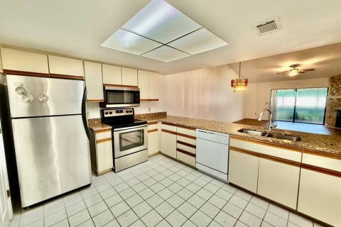 Villa ou maison à louer à Tampa, Floride: 2 chambres, 108.32 m2 № 1874066 - photo 5