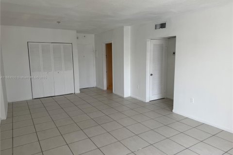 Apartamento en alquiler en Sunny Isles Beach, Florida, 1 dormitorio, 64.57 m2 № 1978155 - foto 3