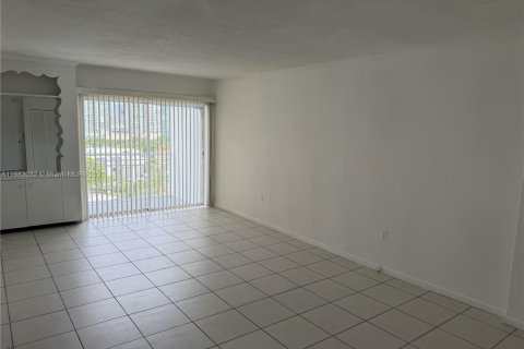 Apartamento en alquiler en Sunny Isles Beach, Florida, 1 dormitorio, 64.57 m2 № 1978155 - foto 4