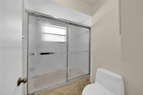 Copropriété à vendre à Miami, Floride: 2 chambres, 119.84 m2 № 2090161 - photo 21