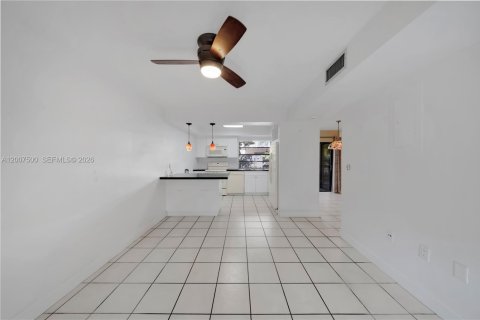 Copropriété à vendre à Miami, Floride: 2 chambres, 119.84 m2 № 2090161 - photo 2