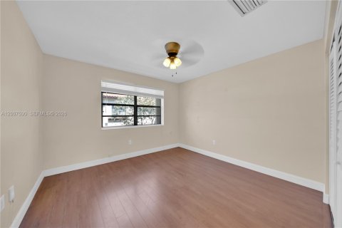 Copropriété à vendre à Miami, Floride: 2 chambres, 119.84 m2 № 2090161 - photo 17