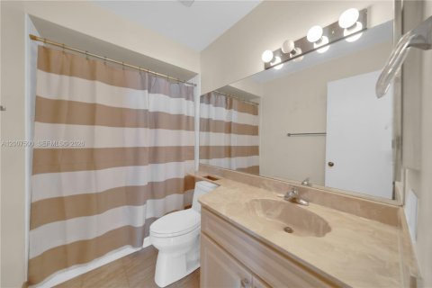 Copropriété à vendre à Miami, Floride: 2 chambres, 119.84 m2 № 2090161 - photo 18