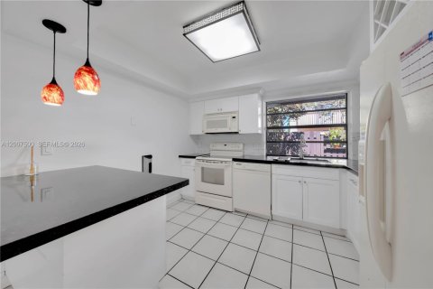 Copropriété à vendre à Miami, Floride: 2 chambres, 119.84 m2 № 2090161 - photo 5
