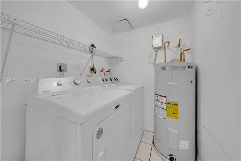 Copropriété à vendre à Miami, Floride: 2 chambres, 119.84 m2 № 2090161 - photo 10