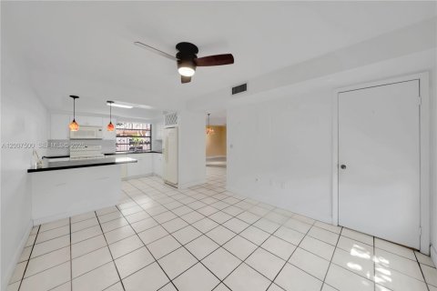 Copropriété à vendre à Miami, Floride: 2 chambres, 119.84 m2 № 2090161 - photo 3