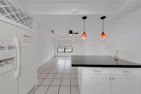 Copropriété à vendre à Miami, Floride: 2 chambres, 119.84 m2 № 2090161 - photo 8