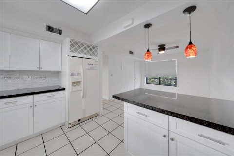 Copropriété à vendre à Miami, Floride: 2 chambres, 119.84 m2 № 2090161 - photo 7