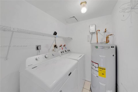 Copropriété à vendre à Miami, Floride: 2 chambres, 119.84 m2 № 2090161 - photo 9