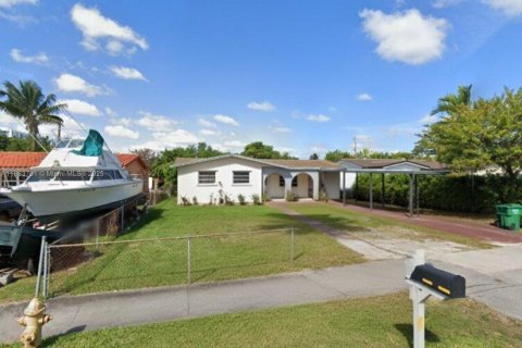 Villa ou maison à louer à Sweetwater, Floride: 4 chambres, 162.86 m2 № 1931105 - photo 1