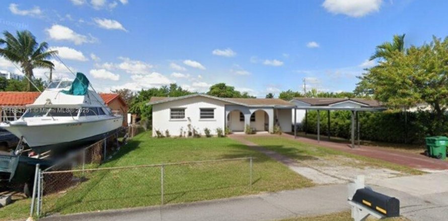 Villa ou maison à Sweetwater, Floride 4 chambres, 162.86 m2 № 1931105