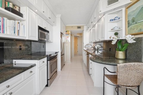 Купить кондоминиум в Авентура, Флорида 2 спальни, 124.49м2, № 2089966 - фото 4