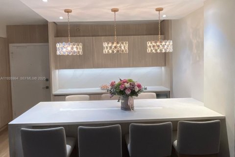 Copropriété à vendre à Bal Harbour, Floride: 2 chambres, 98.1 m2 № 2088727 - photo 5