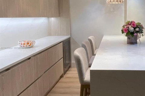 Copropriété à vendre à Bal Harbour, Floride: 2 chambres, 98.1 m2 № 2088727 - photo 6
