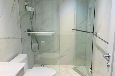 Copropriété à vendre à Bal Harbour, Floride: 2 chambres, 98.1 m2 № 2088727 - photo 13