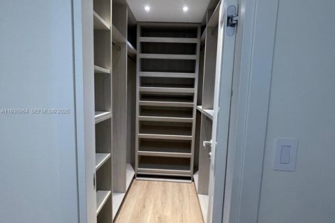 Copropriété à vendre à Bal Harbour, Floride: 2 chambres, 98.1 m2 № 2088727 - photo 15