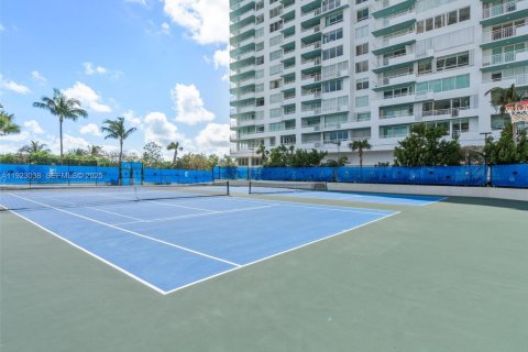 Condo in Miami Beach, Florida, 1 bedroom  № 1976780 - photo 29