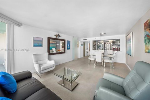 Condo in Miami Beach, Florida, 1 bedroom  № 1976780 - photo 5