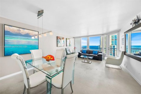 Condo in Miami Beach, Florida, 1 bedroom  № 1976780 - photo 2