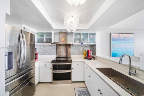 Condo in Miami Beach, Florida, 1 bedroom  № 1976780 - photo 11