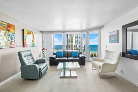 Condo in Miami Beach, Florida, 1 bedroom  № 1976780 - photo 3