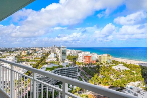 Condo in Miami Beach, Florida, 1 bedroom  № 1976780 - photo 18