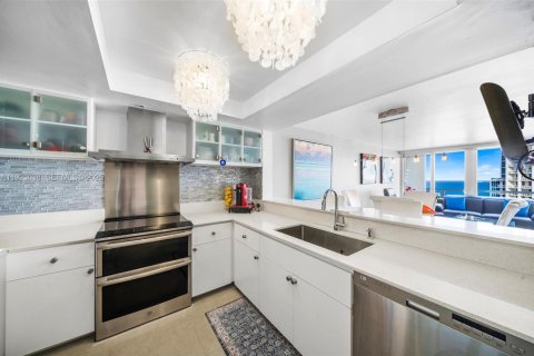 Condo in Miami Beach, Florida, 1 bedroom  № 1976780 - photo 10