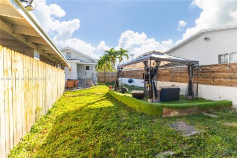 Casa en venta en Miami, Florida, 4 dormitorios, 111.76 m2 № 2001710 - foto 27