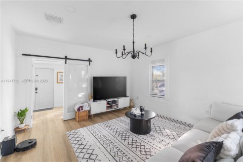 Casa en venta en Miami, Florida, 4 dormitorios, 111.76 m2 № 2001710 - foto 10