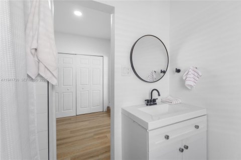 Casa en venta en Miami, Florida, 4 dormitorios, 111.76 m2 № 2001710 - foto 21