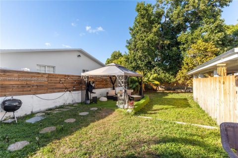 Casa en venta en Miami, Florida, 4 dormitorios, 111.76 m2 № 2001710 - foto 24