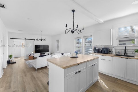 Casa en venta en Miami, Florida, 4 dormitorios, 111.76 m2 № 2001710 - foto 12