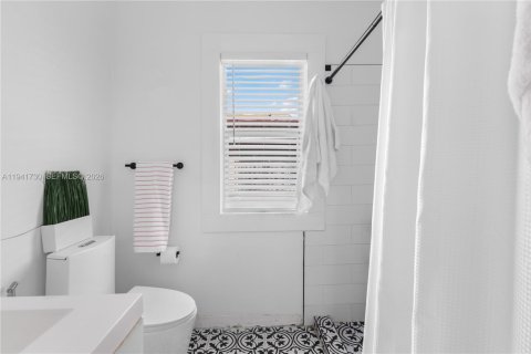 Casa en venta en Miami, Florida, 4 dormitorios, 111.76 m2 № 2001710 - foto 20