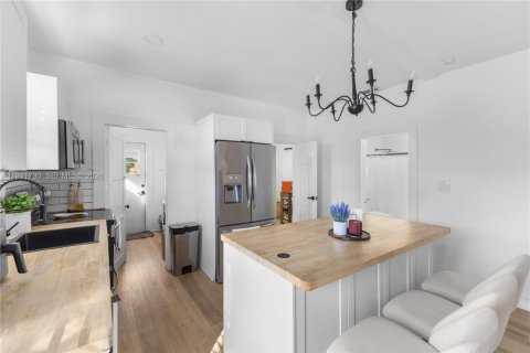 Casa en venta en Miami, Florida, 4 dormitorios, 111.76 m2 № 2001710 - foto 13