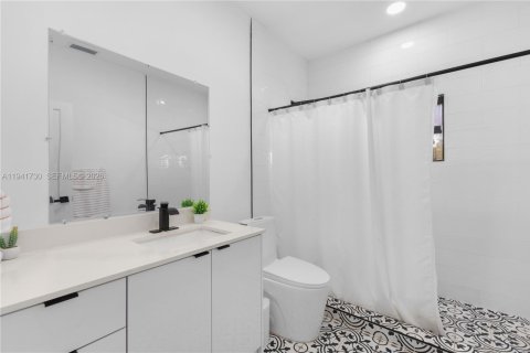Casa en venta en Miami, Florida, 4 dormitorios, 111.76 m2 № 2001710 - foto 18
