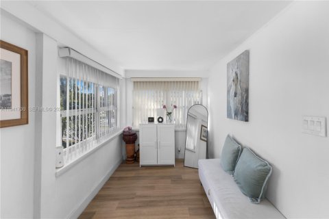 Casa en venta en Miami, Florida, 4 dormitorios, 111.76 m2 № 2001710 - foto 7