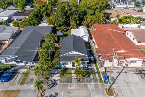 Casa en venta en Miami, Florida, 4 dormitorios, 111.76 m2 № 2001710 - foto 29