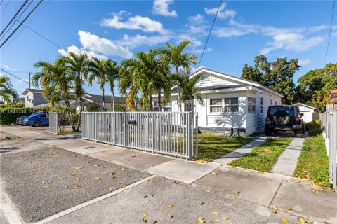 Casa en venta en Miami, Florida, 4 dormitorios, 111.76 m2 № 2001710 - foto 2