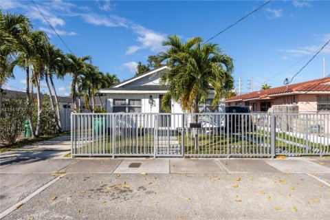 Casa en venta en Miami, Florida, 4 dormitorios, 111.76 m2 № 2001710 - foto 4