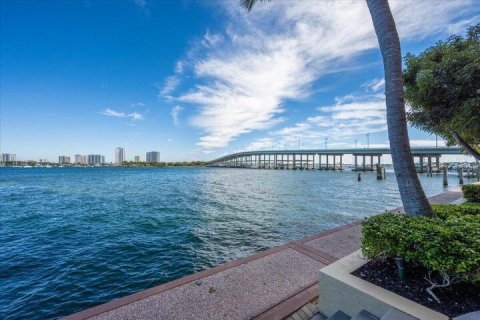 Condo in Riviera Beach, Florida, 3 bedrooms  № 2190796 - photo 22