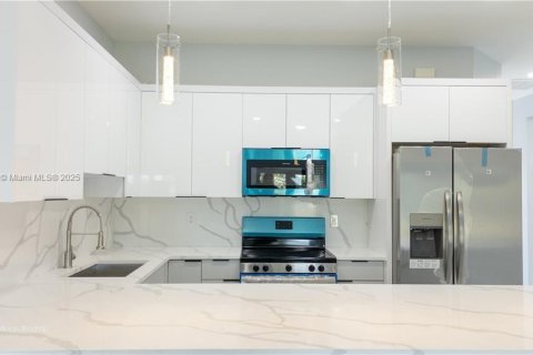 Commercial property in Lehigh Acres, Florida № 1959230 - photo 5