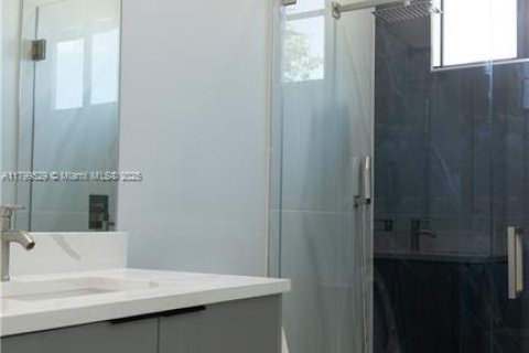 Commercial property in Lehigh Acres, Florida № 1959230 - photo 9