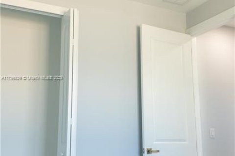 Commercial property in Lehigh Acres, Florida № 1959230 - photo 10