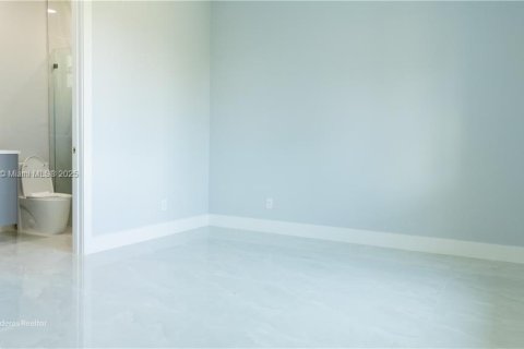 Commercial property in Lehigh Acres, Florida № 1959230 - photo 6