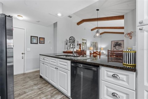 Condo in New Port Richey, Florida, 2 bedrooms  № 2313211 - photo 21